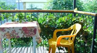 Гостевой дом Маленький рай Севастополь Семейный номер с балконом-8